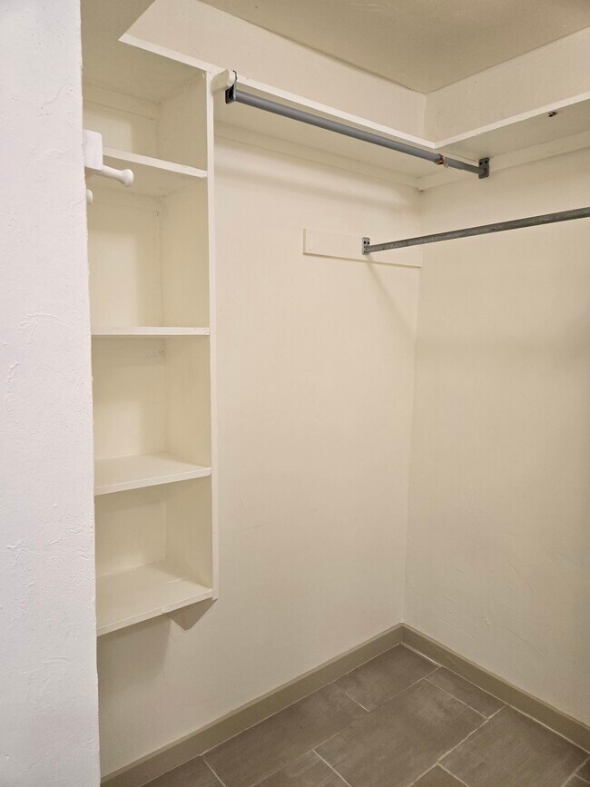 Master walkin closet - 4234 FM 1446