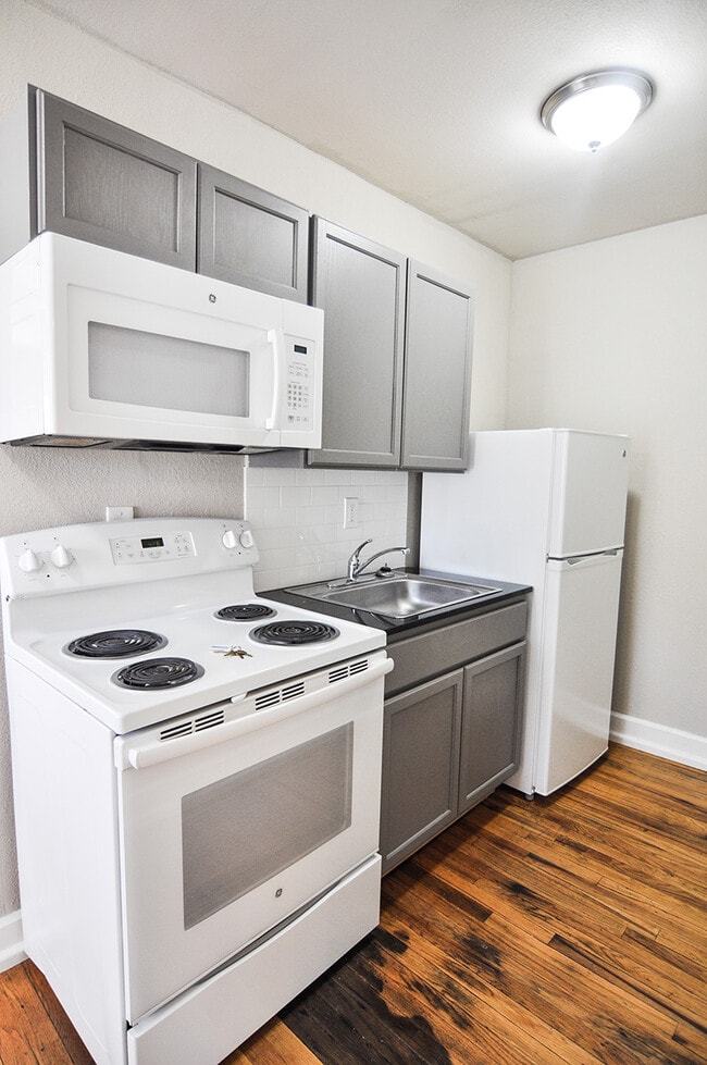 Interior Photo - The Nelle - 3734 -3736 WarwickBlvd