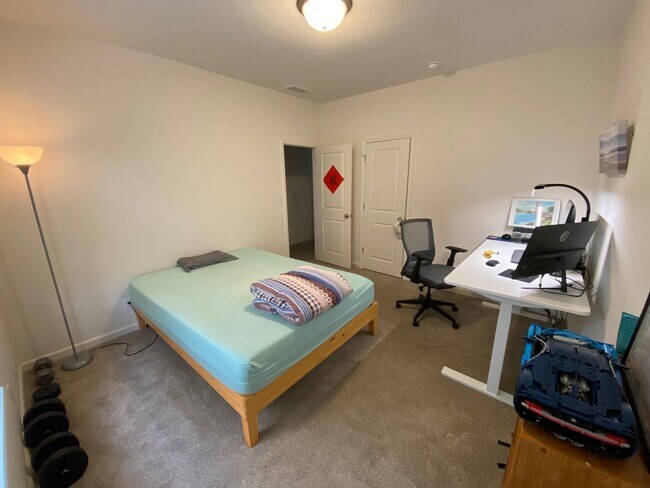 Foto del edificio - WEST LAFAYETTE..3 Bed 2 Bath plus office/den
