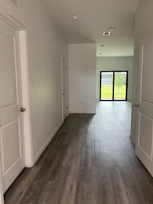 Foto del edificio - 2028 NE 8th Pl