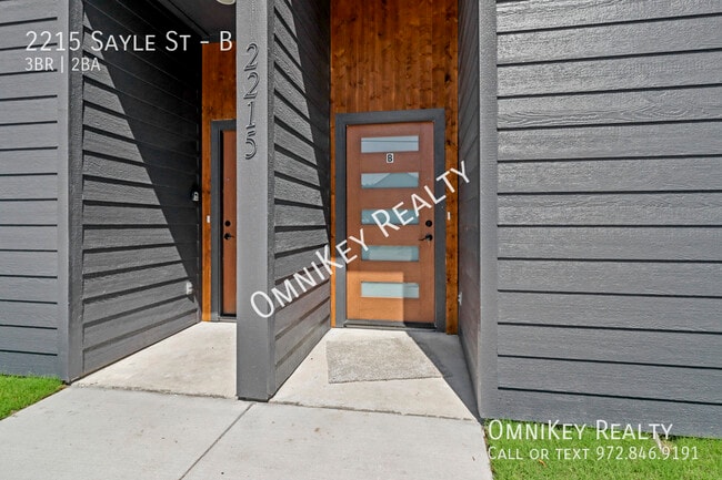 Building Photo - 2215 Sayle St