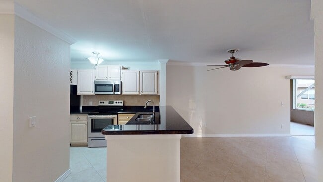 Building Photo - 2Bd/ 2Ba Condo in Premier Delray Beach Location **Optional Private Storage Garage**
