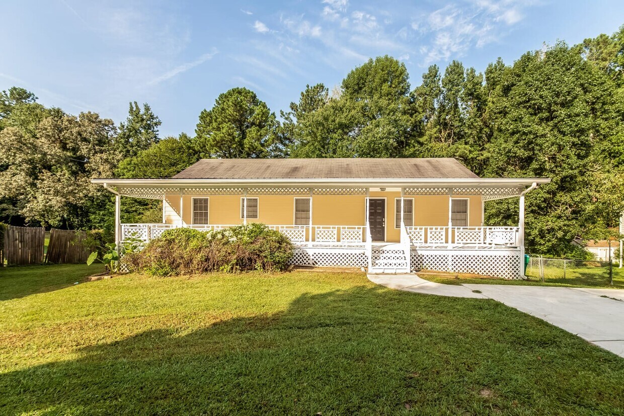 1597 Holly Brook Rd House Rental in Snellville, GA