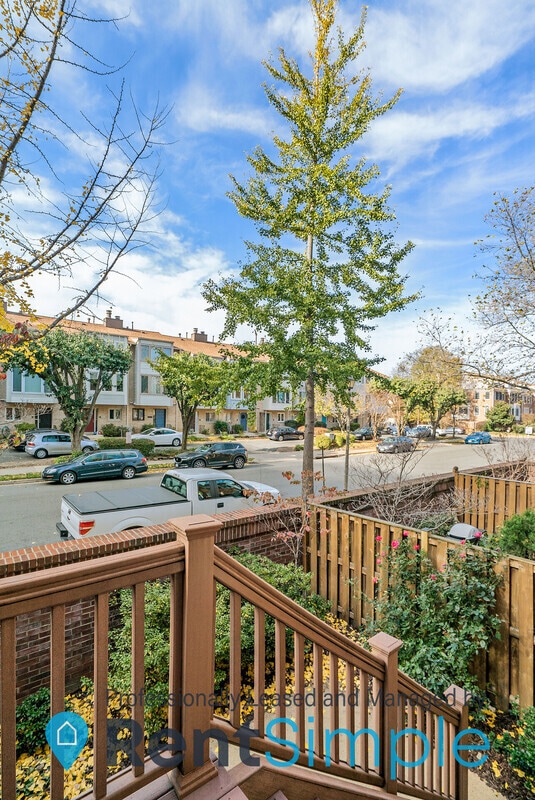 Building Photo - 1501 N Colonial Terrace