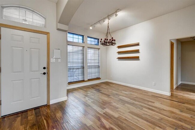 Foto del edificio - 21415 Boggy Ford Rd