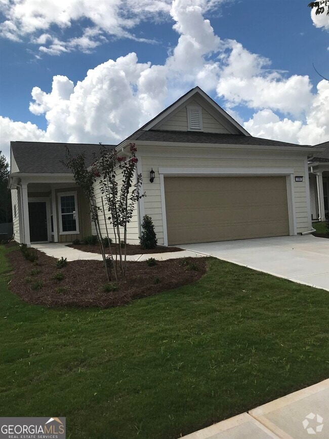 Sun City Peachtree Apartments for Rent with a Garage Griffin, GA 4