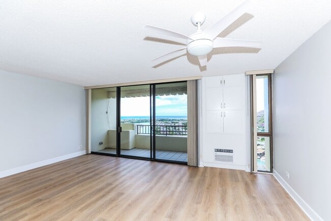 Building Photo - Naniwa Gardens - 1 bdrm/1 bath/1 covered p...