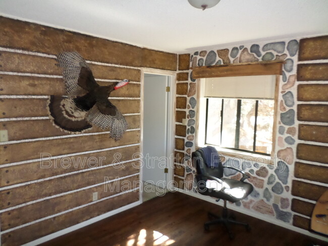 Foto del edificio - 1205 N Sunshine Ln