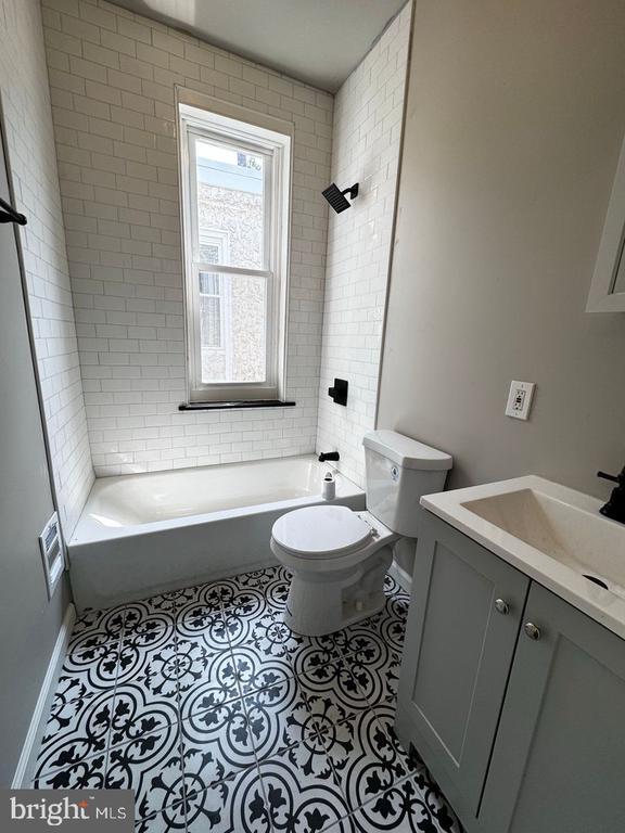 Foto principal - 2416 N Hollywood St