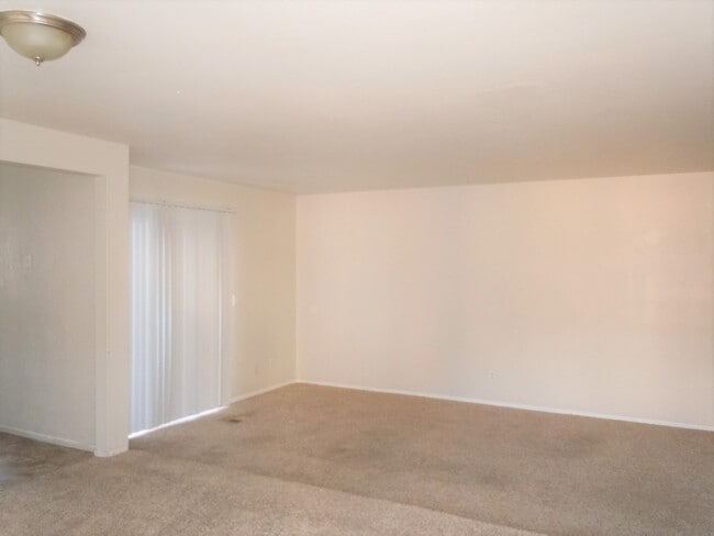 Building Photo - 1811 Sir Lancelot Dr