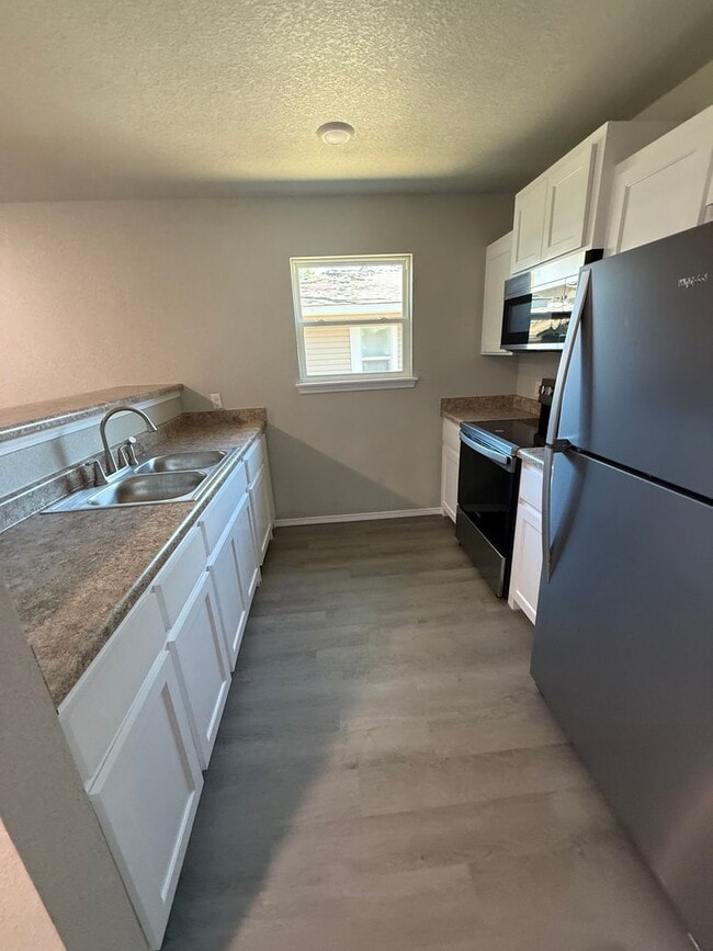 Building Photo - 2109 Birnie Ave