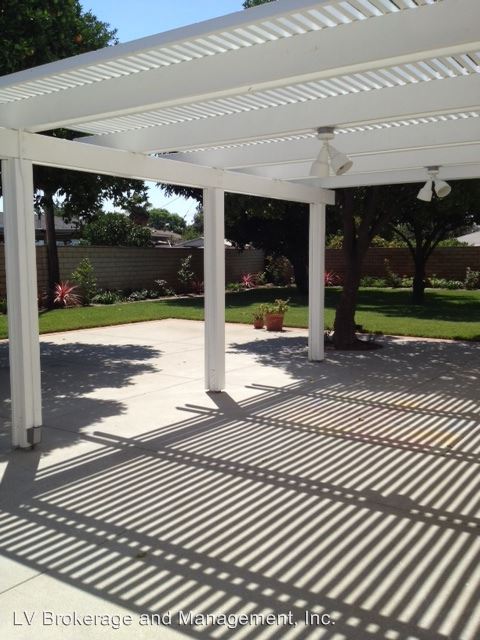 Foto del edificio - 9030 Rosehedge Dr