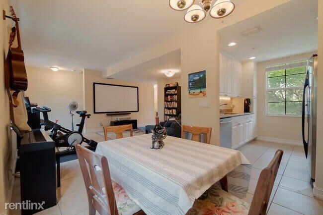 Foto del edificio - 2 br, 2.5 bath House - 725 N St