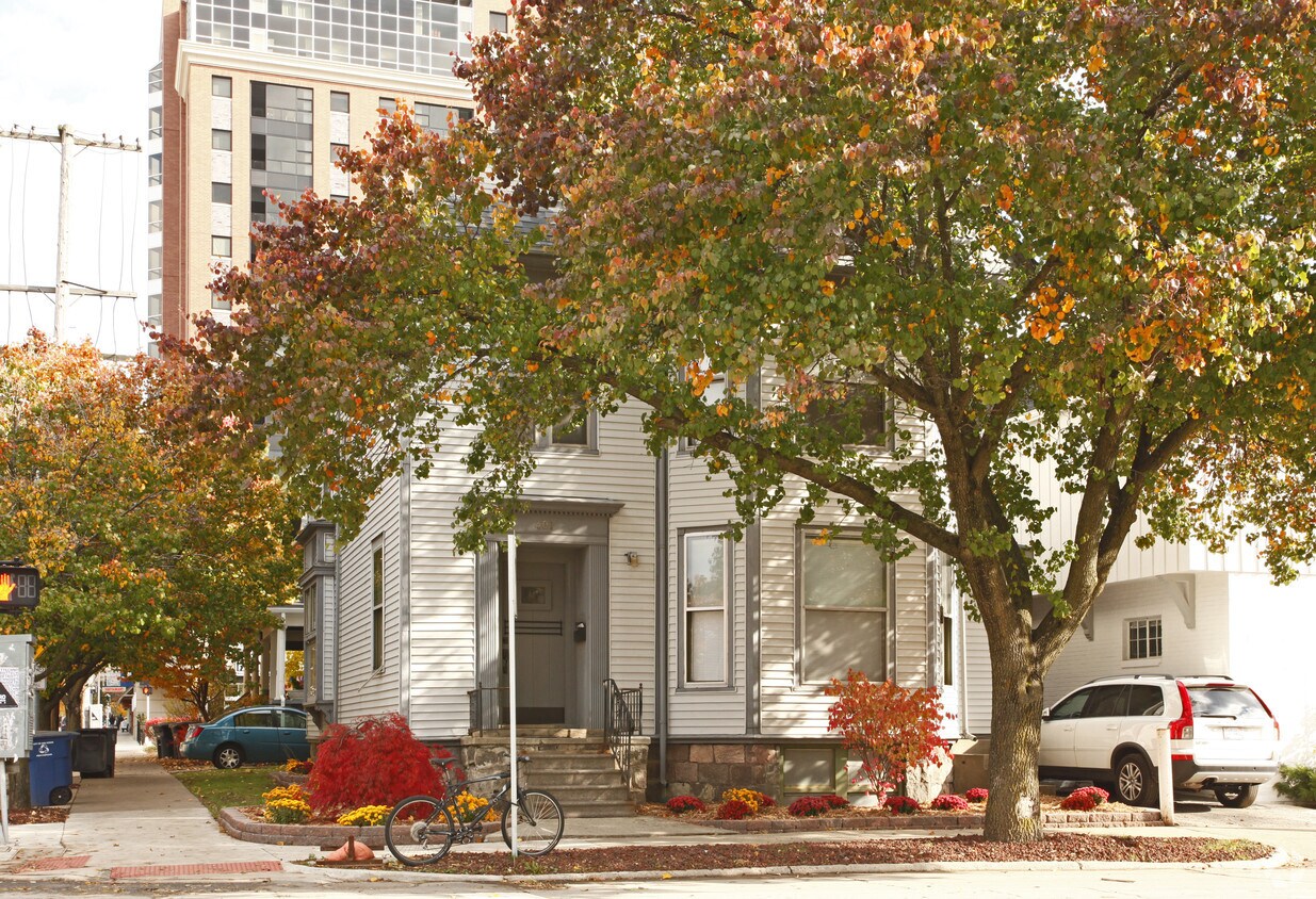 Primary Photo - 401 S Division St