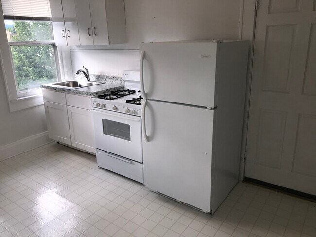 Kitchen - 1529 Adams Ave