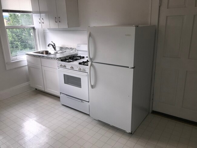Kitchen - 1529 Adams Ave