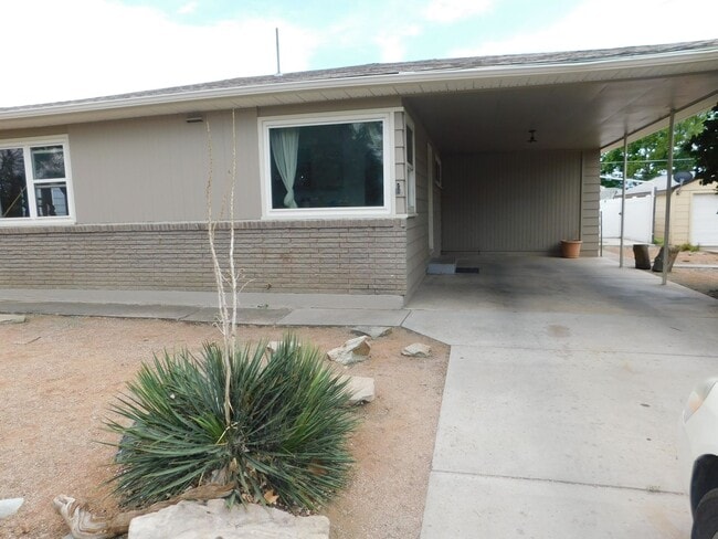 Building Photo - 535 Orchard Avenue