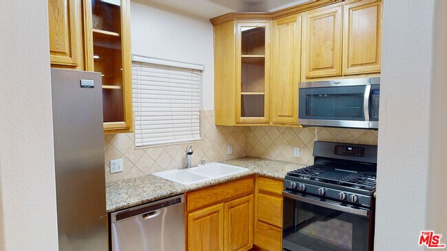 Building Photo - 5703 Laurel Canyon Blvd
