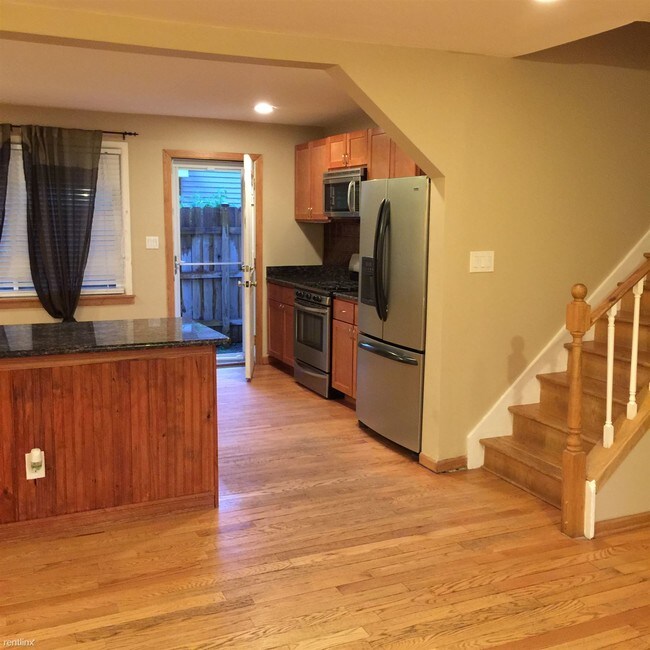 Building Photo - 360 Mors Ave