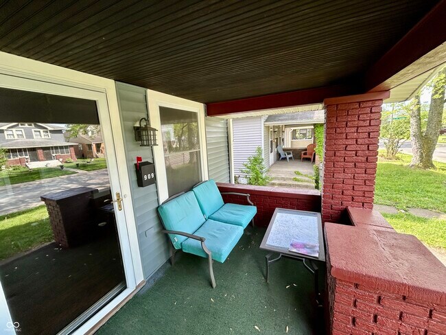 Foto del edificio - 909 N Emerson Ave
