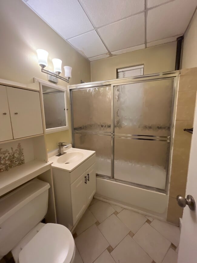 Bathroom - 125 Manhattan Ave