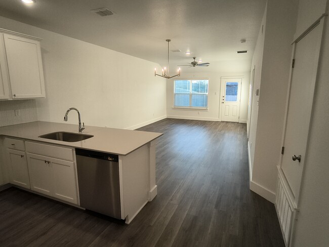 Foto del edificio - 1110 S College Ave