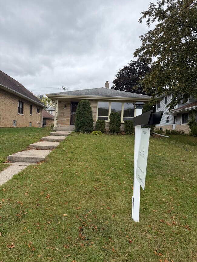 Foto del edificio - 4321 N 99th St