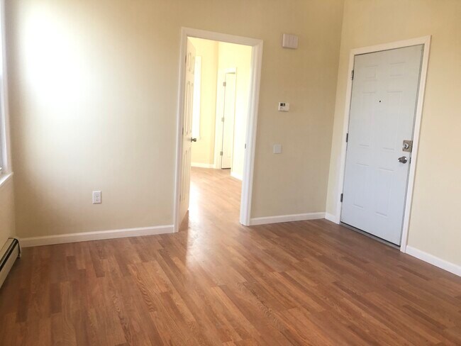 Building Photo - 481 Avon Ave