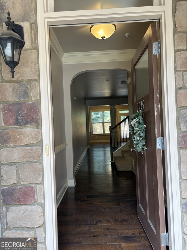 Building Photo - 2245 Knoxhill View