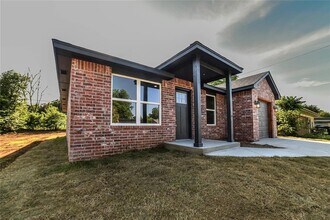 Building Photo - 1417 Mallard Dr