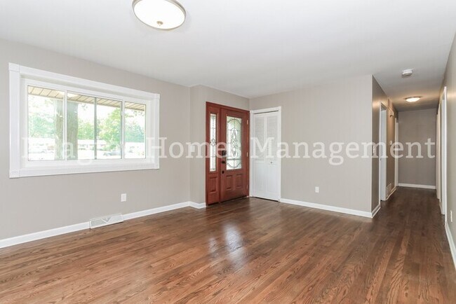 Foto del edificio - Pet-Friendly 3-Bedroom Home in Anderson To...