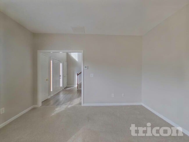 Building Photo - 5774 Broadleaf Way