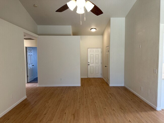 Building Photo - 132 W. ROBIN AVE. - 3 BEDROOM 2 BATHROOM -...