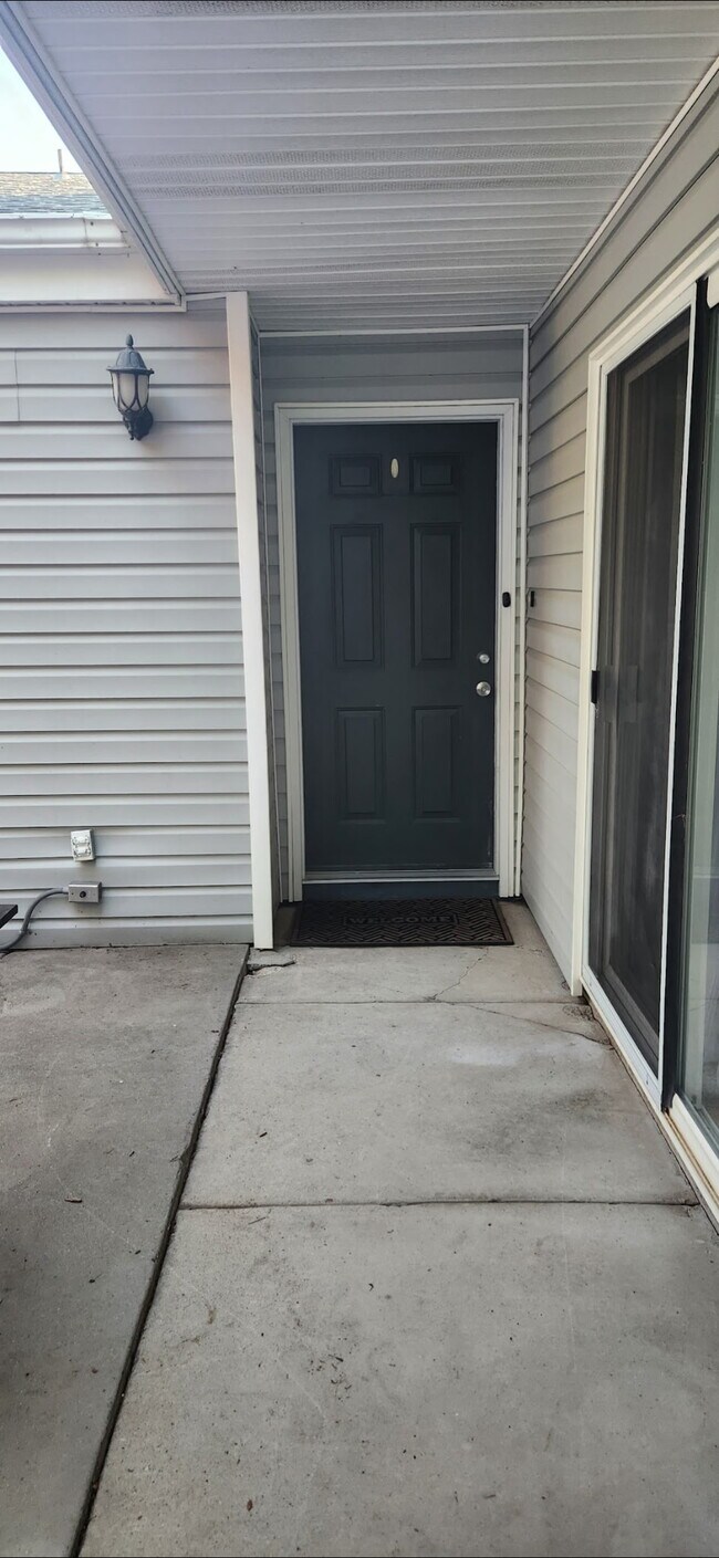 Building Photo - 41 Millpond Dr