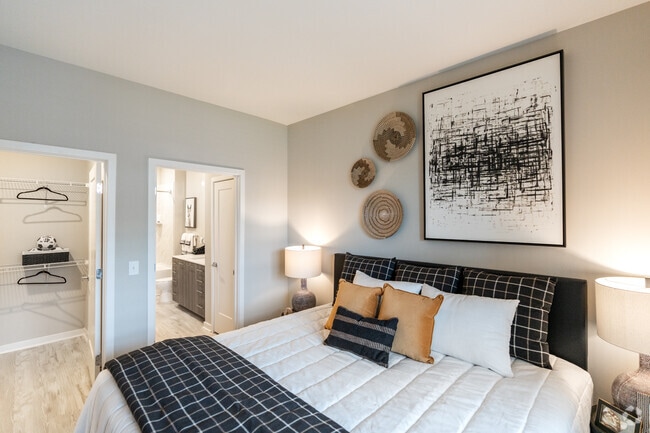 2BR,2BA-1.086 SF - Nora