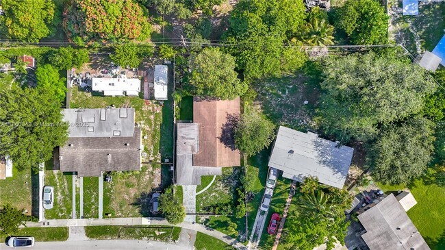 Foto del edificio - 921 NW 14th St