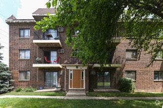 Building Photo - 953 N Rohlwing Rd