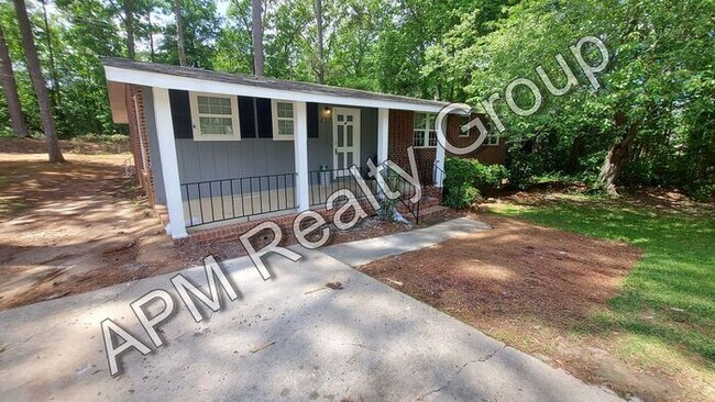 Building Photo - Three bedroom home off Wilson Blvd.