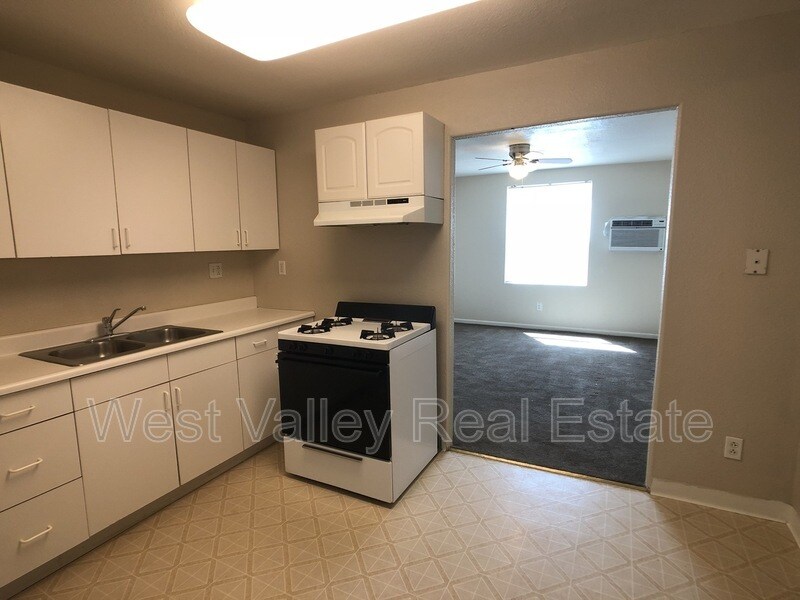 218 4th St Unit 9, Taft, CA 93268 Condo for Rent in Taft, CA