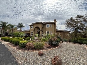 Building Photo - 4726 Abbey Hill
