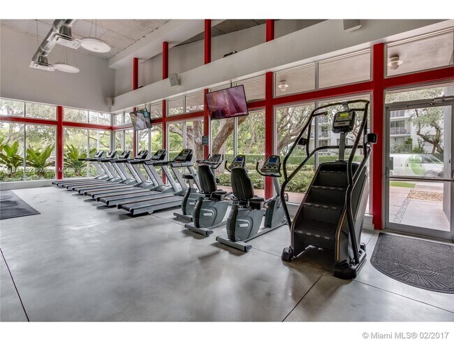 Foto del edificio - 680 NE 64th St