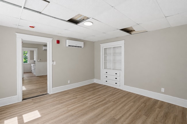 Building Photo - 387 Grove St