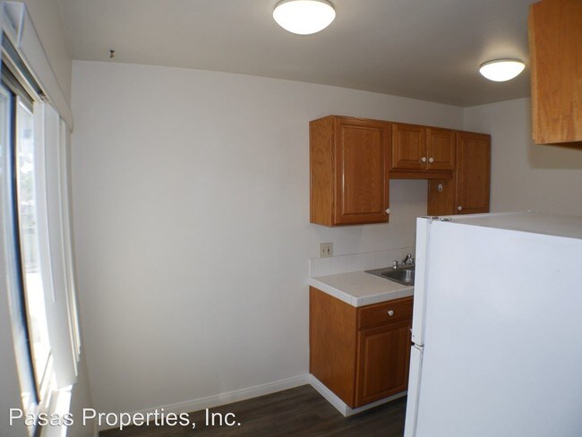 Building Photo - 5008-5012 Long Branch Ave