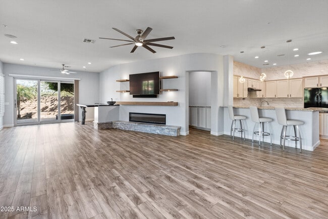Building Photo - 12073 W Desert Mirage Dr