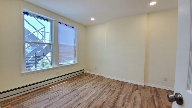 Foto del edificio - 51 E Kinney St