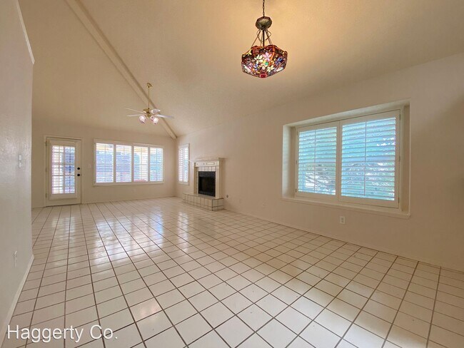 Foto del edificio - 2 br, 2 bath House - 6184 Los Robles