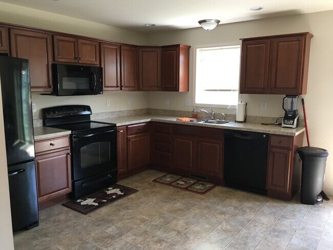 Building Photo - 6397 Creekbend Dr