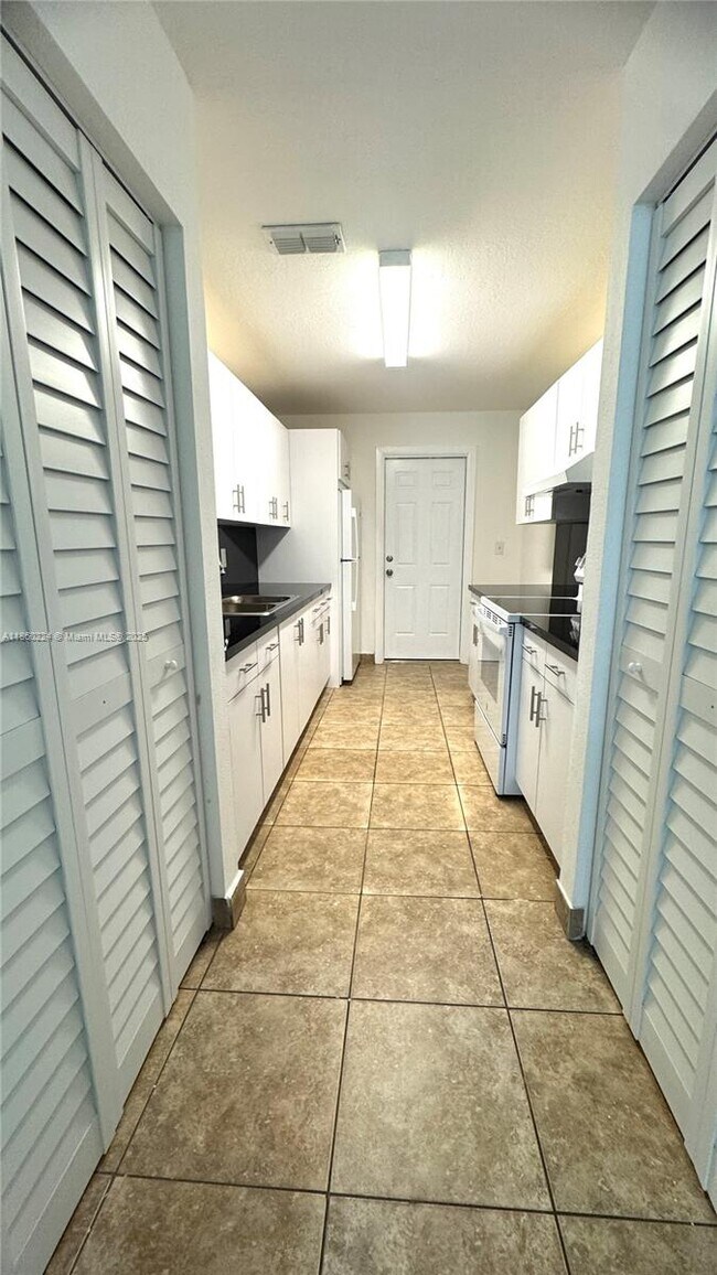 Foto del edificio - 4122 NW 181st Terrace