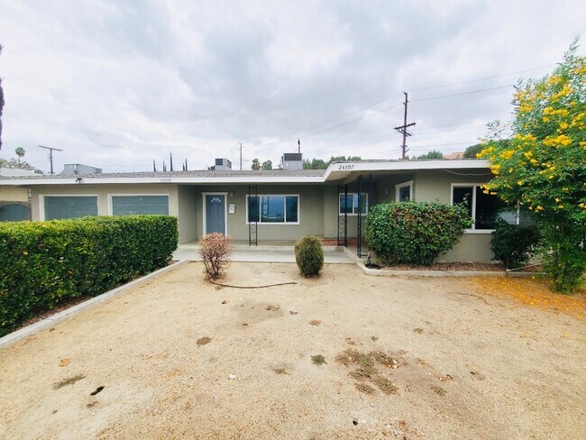 Foto del edificio - 24399 University Ave