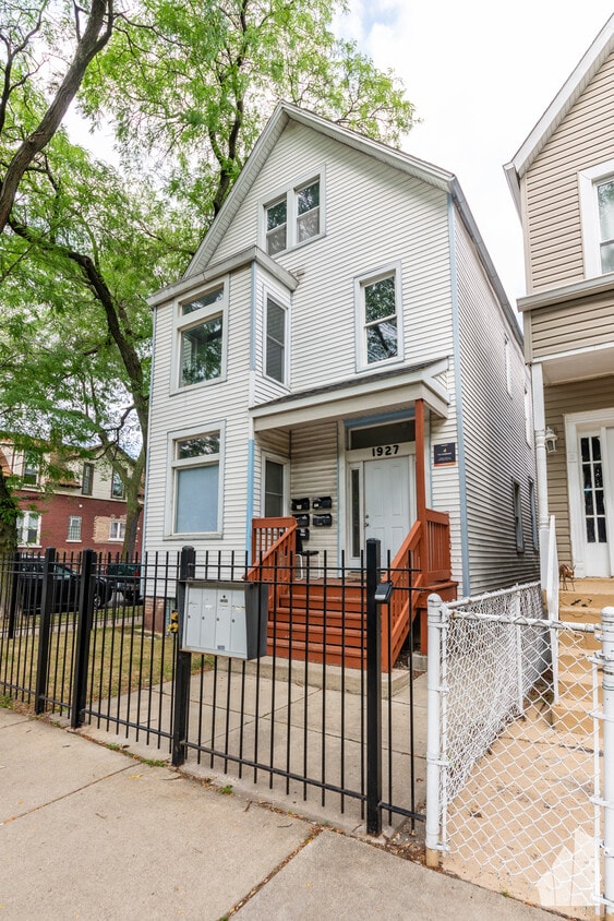 Primary Photo - 1927 N Kedzie Ave